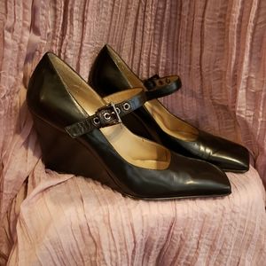 Nine West leather size 8 black wedge Mary Janes.